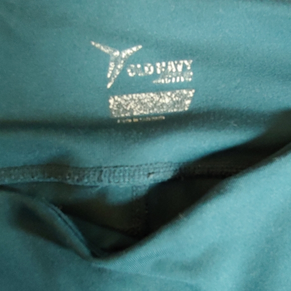 Old Navy Elevate mid-rise legging with mesh - Picture 2 of 3